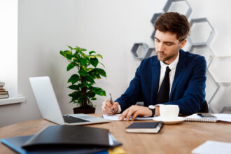 Expert-comptable Pennylane ou cabinet classique : quelle différence pour un auto-entrepreneur ?
