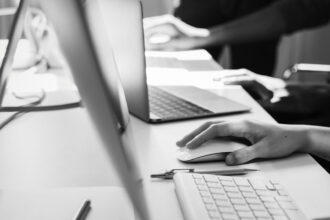 TJM en auto-entrepreneur ou en portage salarial : quelle différence de calcul ?