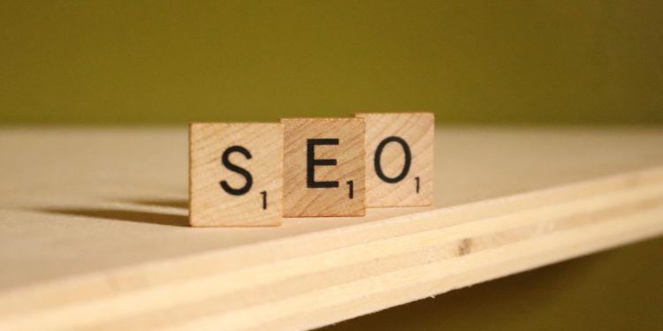 a wooden block that says seo on it